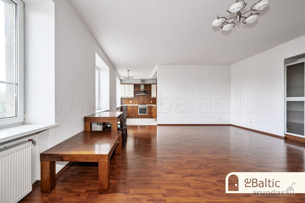 Erdvus, puikaus išdėstymo butas su vaizdais į - nuotraukos Nr. 9