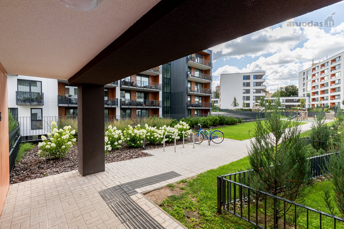 Išnuomojamas Erdvus 3 Kambarių Butas Šalia - nuotraukos Nr. 39