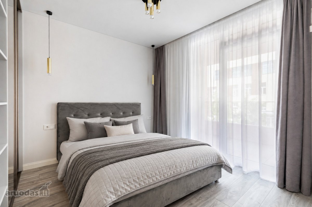 Išnuomojamas Erdvus 3 Kambarių Butas Šalia - nuotraukos Nr. 14