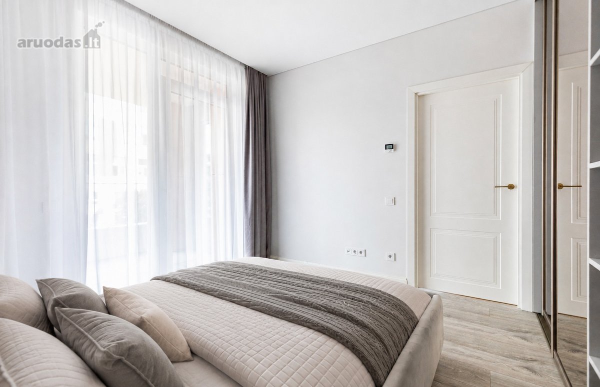 Išnuomojamas Erdvus 3 Kambarių Butas Šalia - nuotraukos Nr. 16