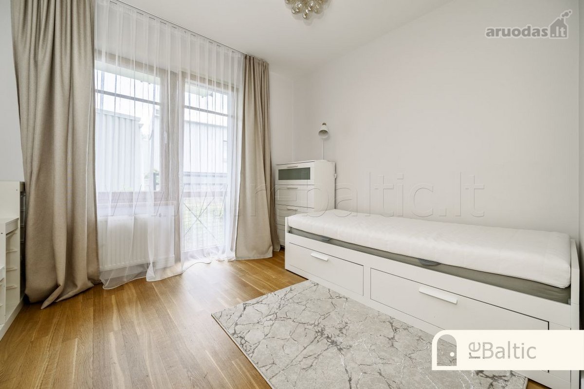 Išnuomojamas erdvus ir jaukus 3 kambarių - nuotraukos Nr. 13
