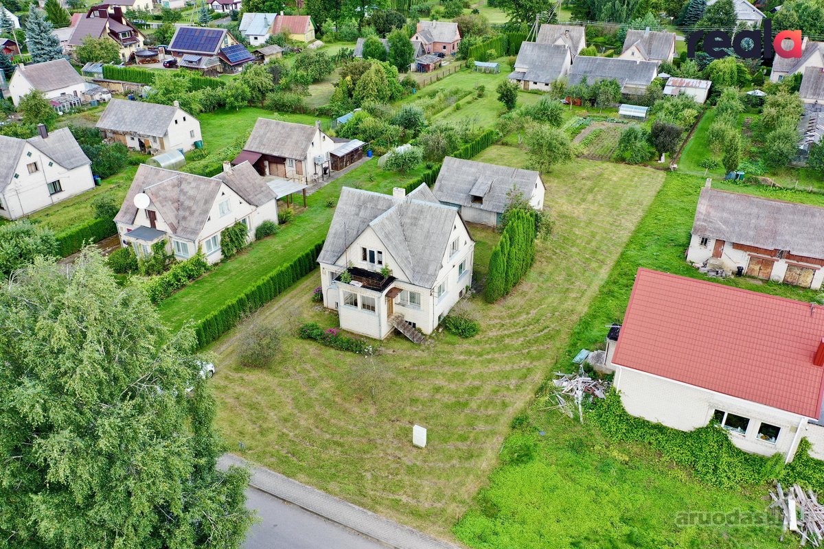 Erdvus mūrinis namas su 15 arų sklypu - nuotraukos Nr. 8