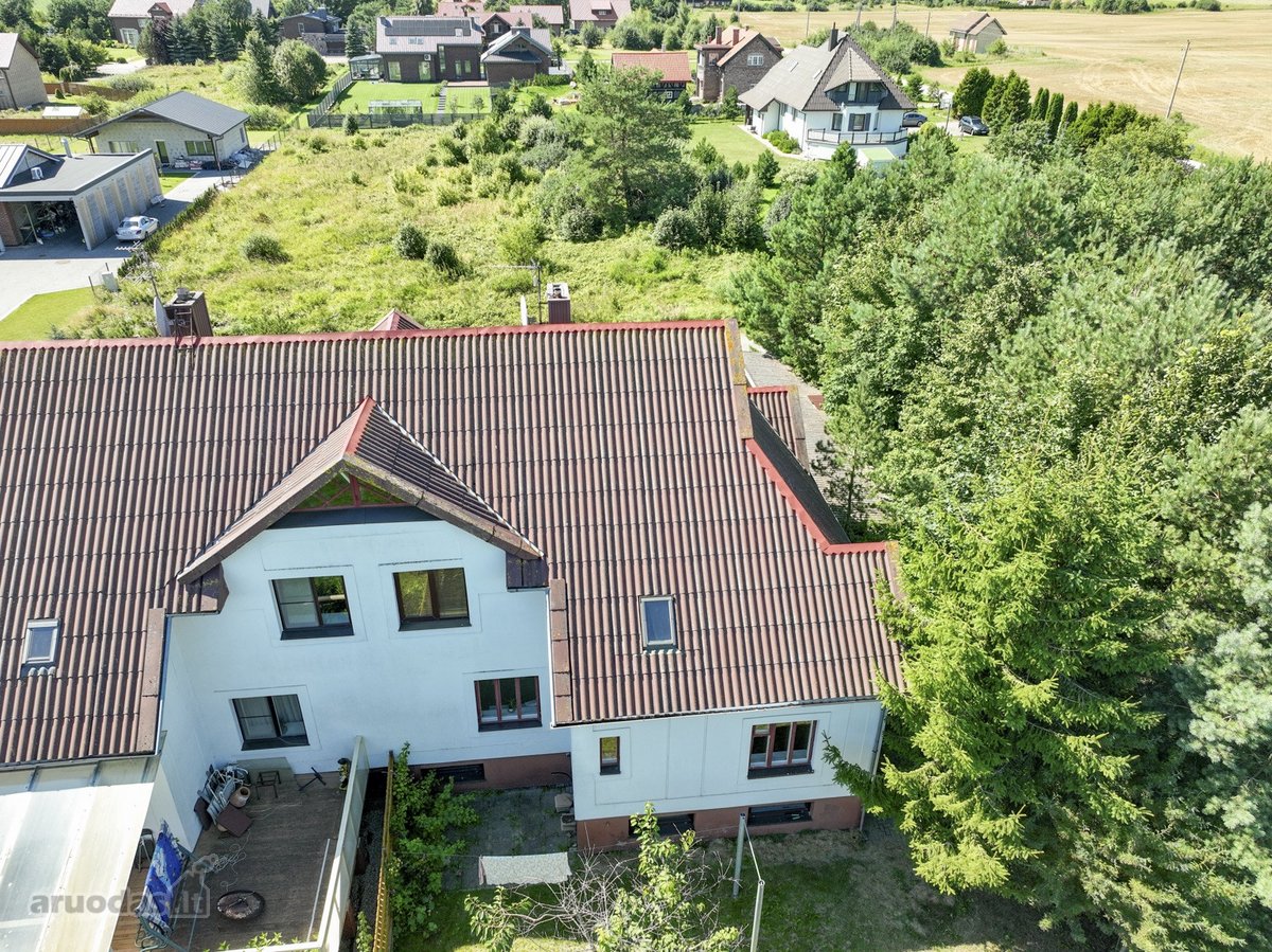 Parduodamas erdvus dviejų aukštų namas - nuotraukos Nr. 2