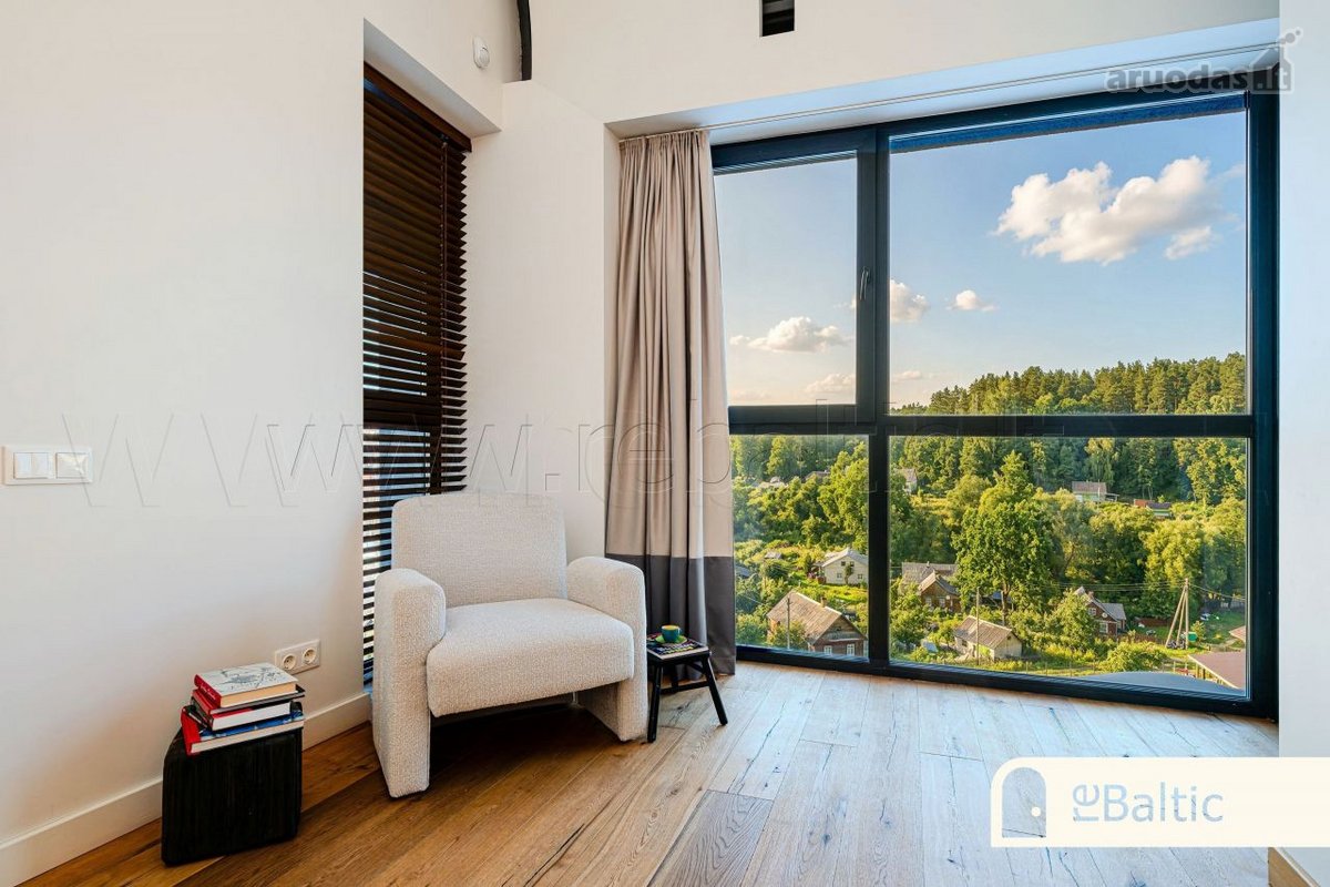 Parduodamas erdvus ir stilingas 3-4 kambarių - nuotraukos Nr. 23