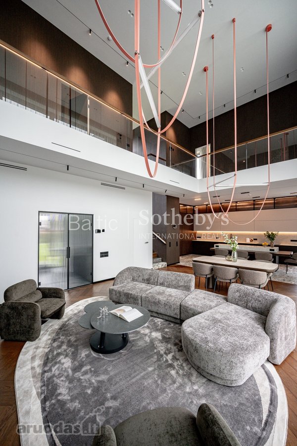 Išskirtinės architektūros namai Antakalnyje - nuotraukos Nr. 2
