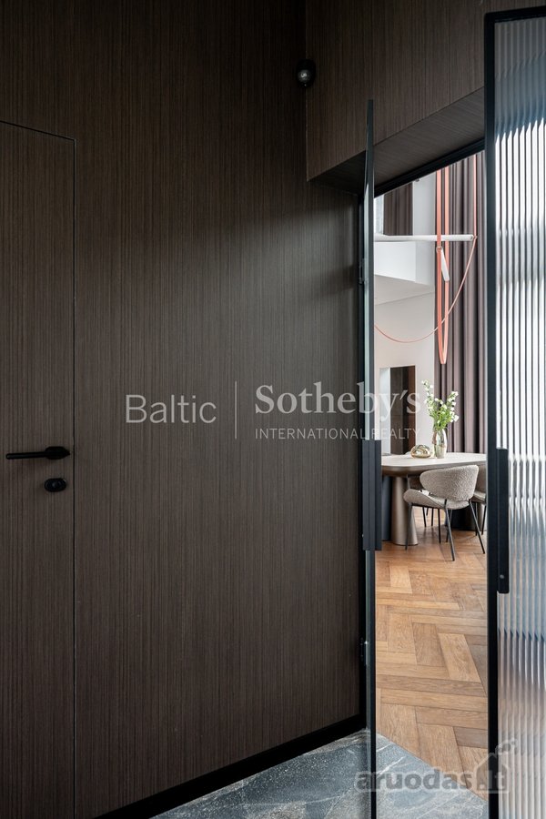 Išskirtinės architektūros namai Antakalnyje - nuotraukos Nr. 37