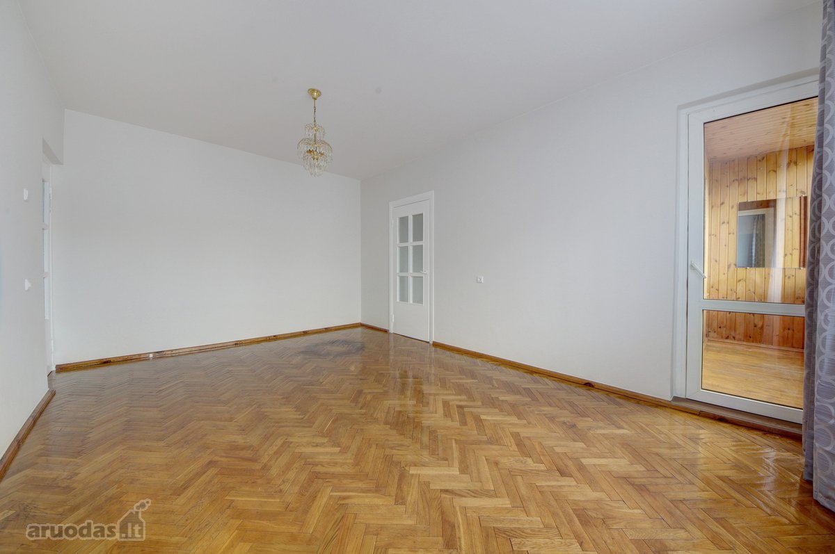 Parduodamas trijų kambarių butas su visais - nuotraukos Nr. 7