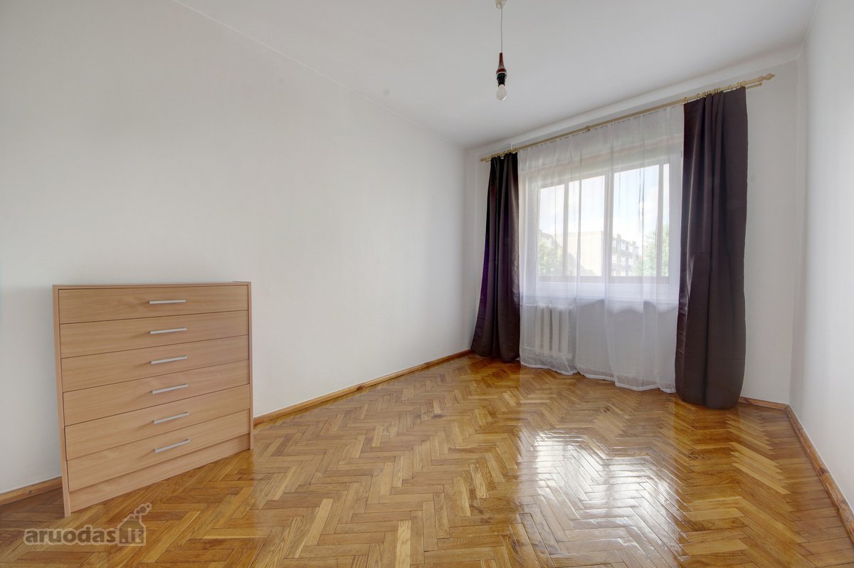 Parduodamas trijų kambarių butas su visais - nuotraukos Nr. 9
