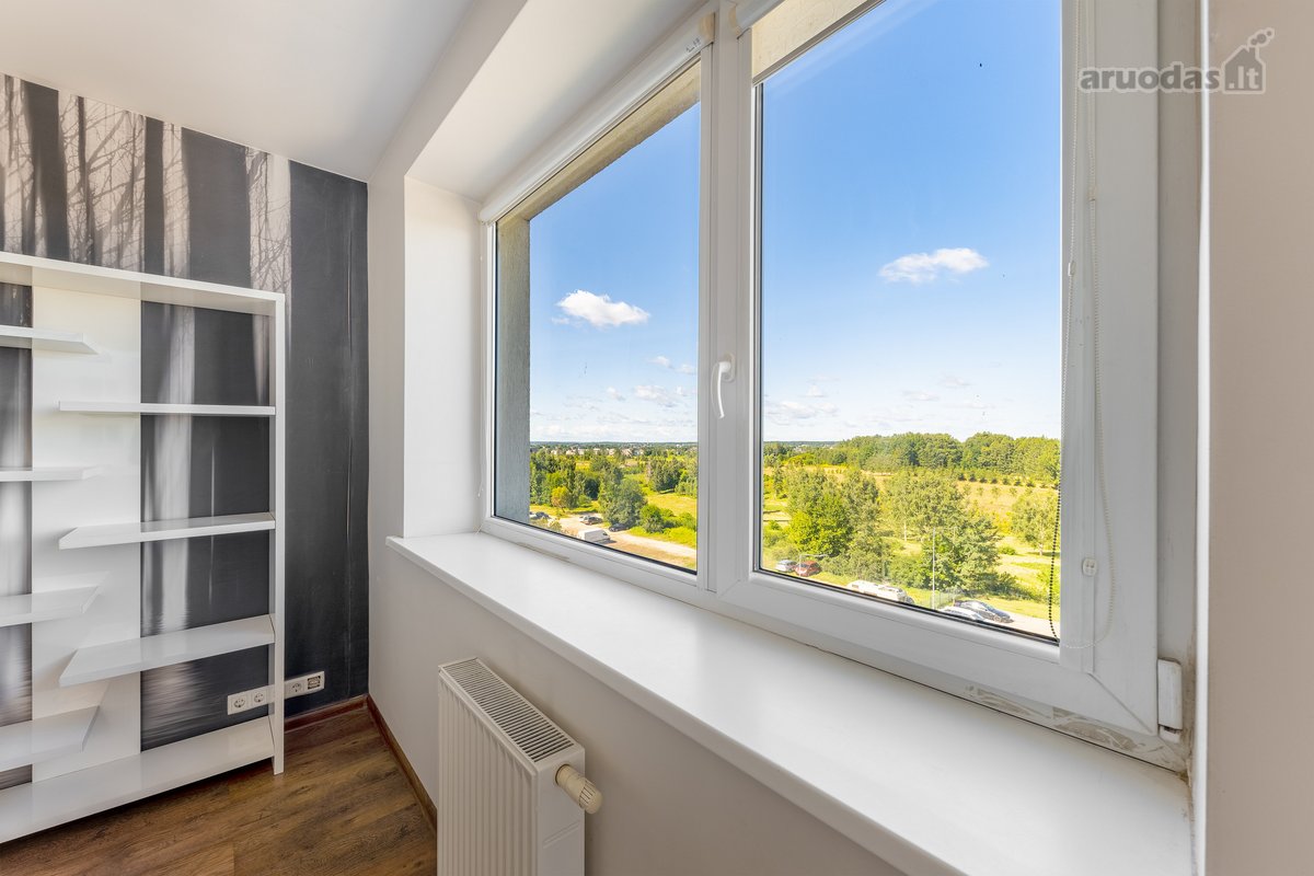 Parduodamas erdvus dievjų kambarių butas - nuotraukos Nr. 9