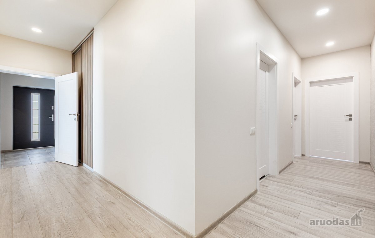 Parduodamas prabangus 163 m2 ploto A+ klasės - nuotraukos Nr. 18