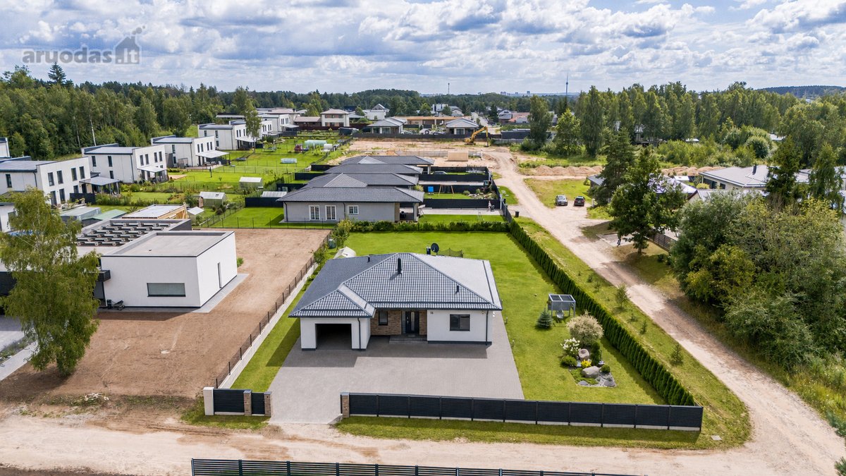 Parduodamas prabangus 163 m2 ploto A+ klasės - nuotraukos Nr. 24