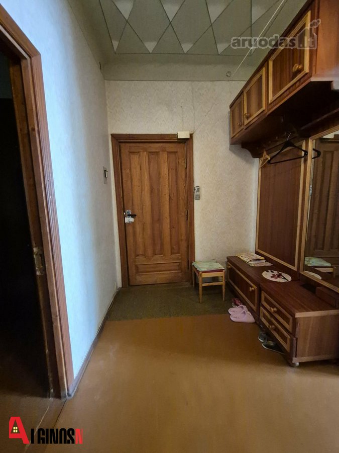 Centre parduodamas erdvus 3 kambarių butas S - nuotraukos Nr. 6