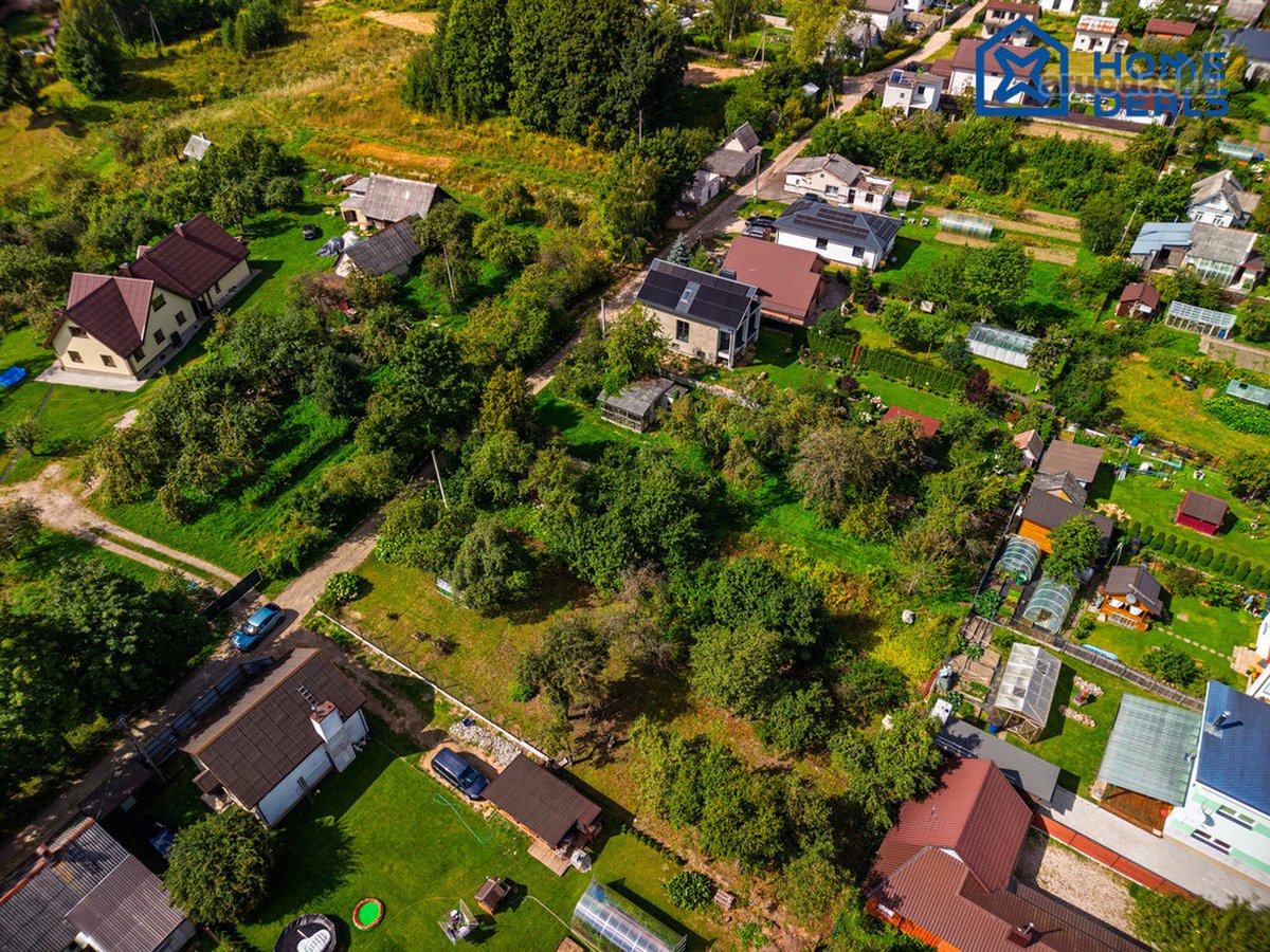 Ramioje sodų aplinkoje, apsuptas brandžių - nuotraukos Nr. 4