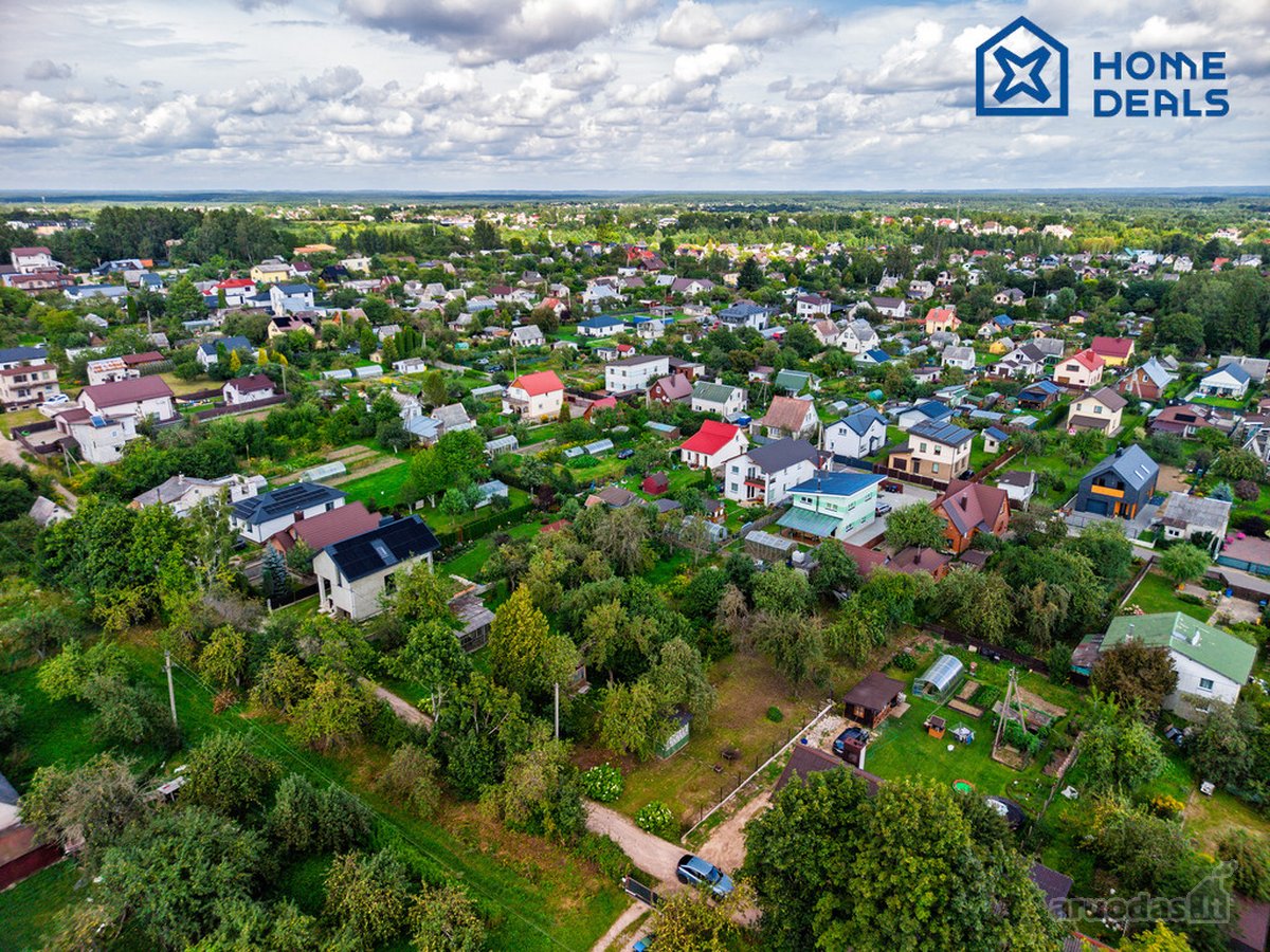 Ramioje sodų aplinkoje, apsuptas brandžių - nuotraukos Nr. 12
