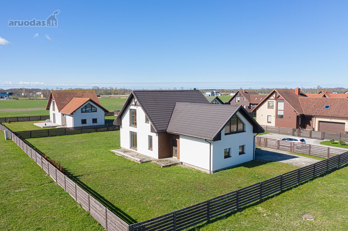 Parduodamas 190 m² namas su garažu ir 10,86 - nuotraukos Nr. 2