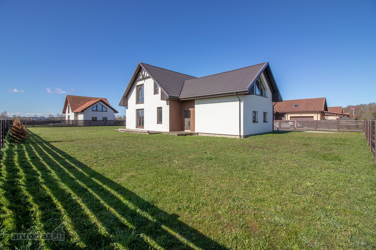 Parduodamas 190 m² namas su garažu ir 10,86 - nuotraukos Nr. 3