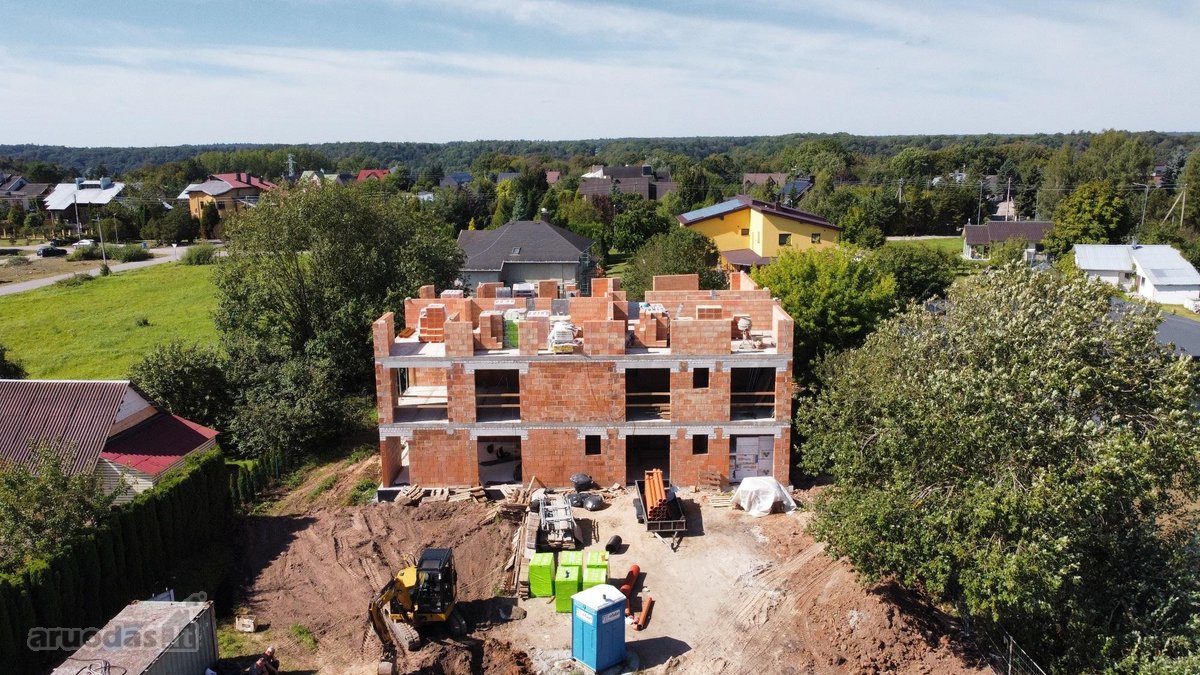Parduodamas erdvus trijų kambarių butas per 2 - nuotraukos Nr. 3
