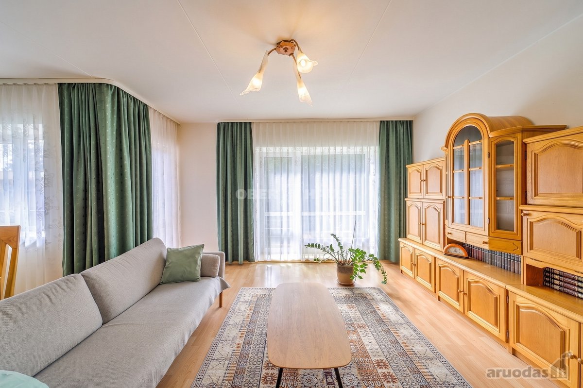 Išnuomojamas erdvus 4 kambarių butas - nuotraukos Nr. 2