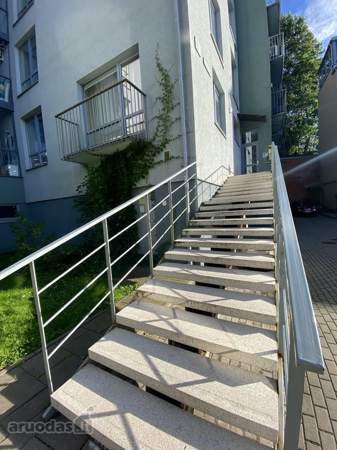 Erdvus, šviesus dviejų kambarių butas ramioje - nuotraukos Nr. 9