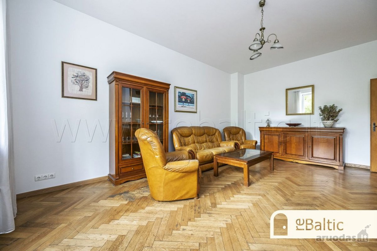 Erdvus trijų kambarių butas Senamiestyje su - nuotraukos Nr. 7