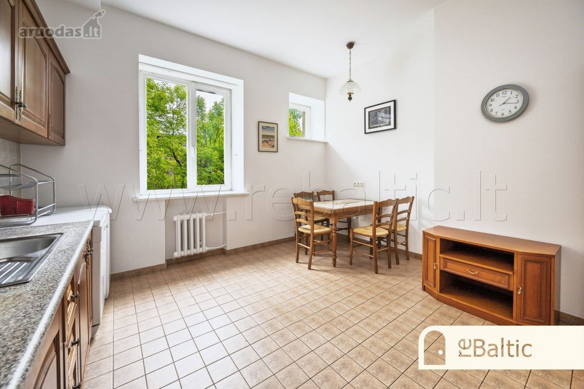 Erdvus trijų kambarių butas Senamiestyje su - nuotraukos Nr. 9