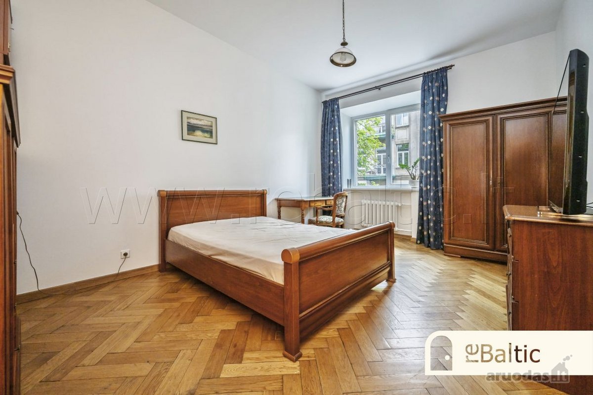Erdvus trijų kambarių butas Senamiestyje su - nuotraukos Nr. 12