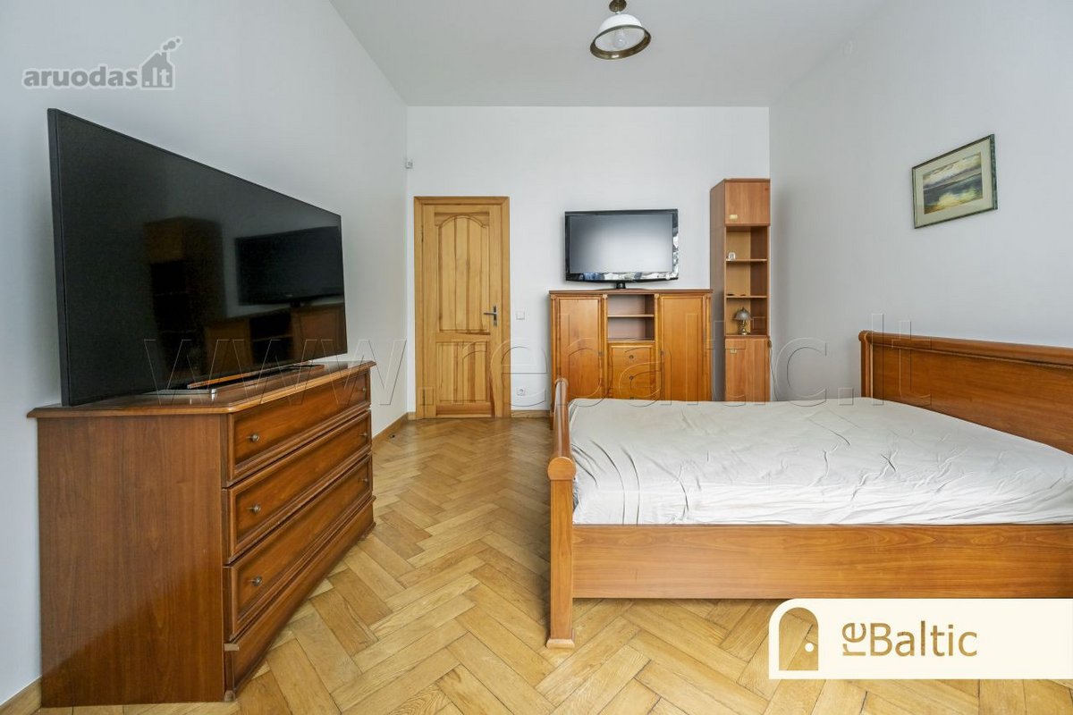 Erdvus trijų kambarių butas Senamiestyje su - nuotraukos Nr. 13