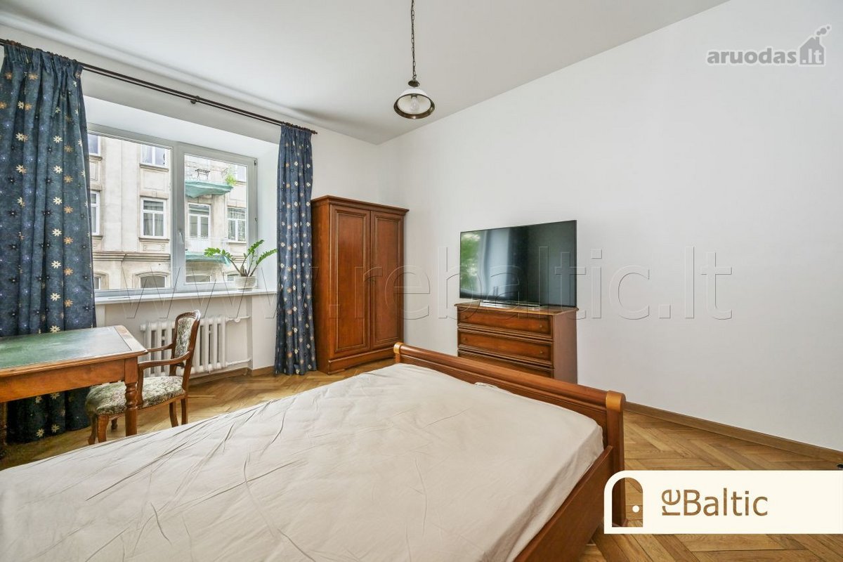 Erdvus trijų kambarių butas Senamiestyje su - nuotraukos Nr. 14