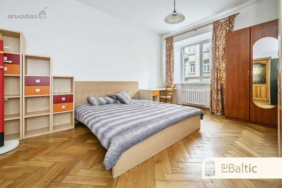 Erdvus trijų kambarių butas Senamiestyje su - nuotraukos Nr. 17