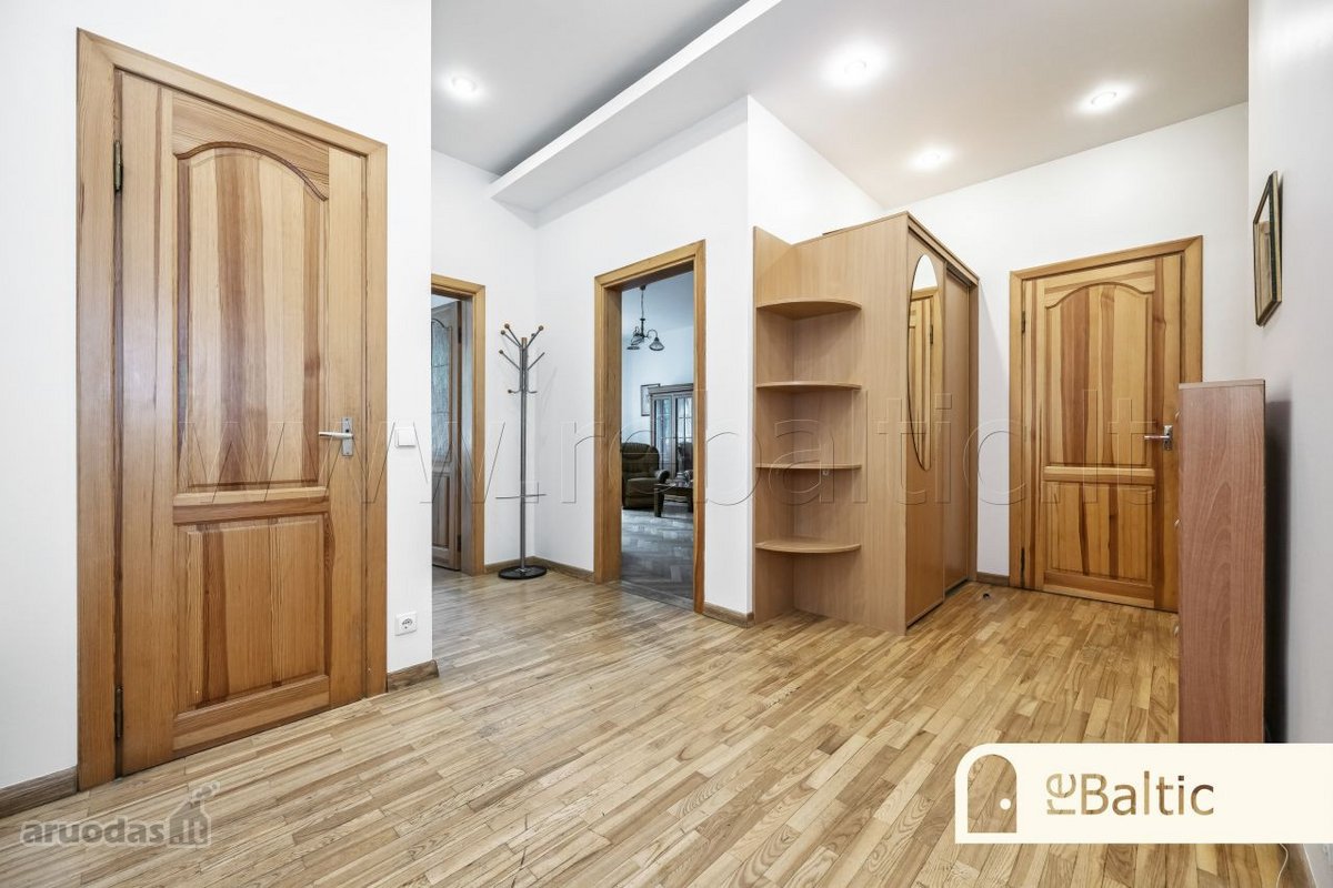 Erdvus trijų kambarių butas Senamiestyje su - nuotraukos Nr. 23