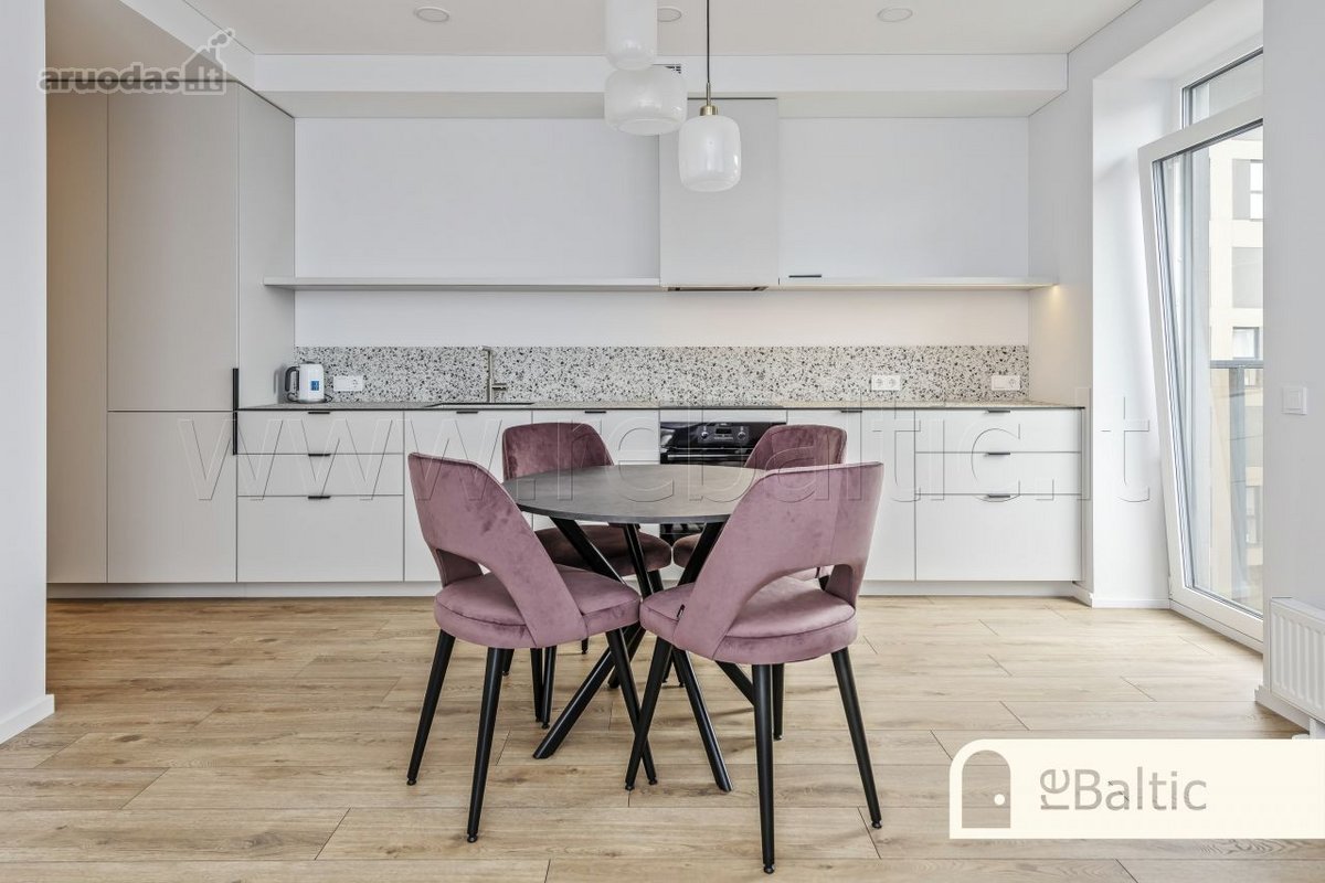 Stilingi, trijų kambarių apartamentai &bdquo - nuotraukos Nr. 6