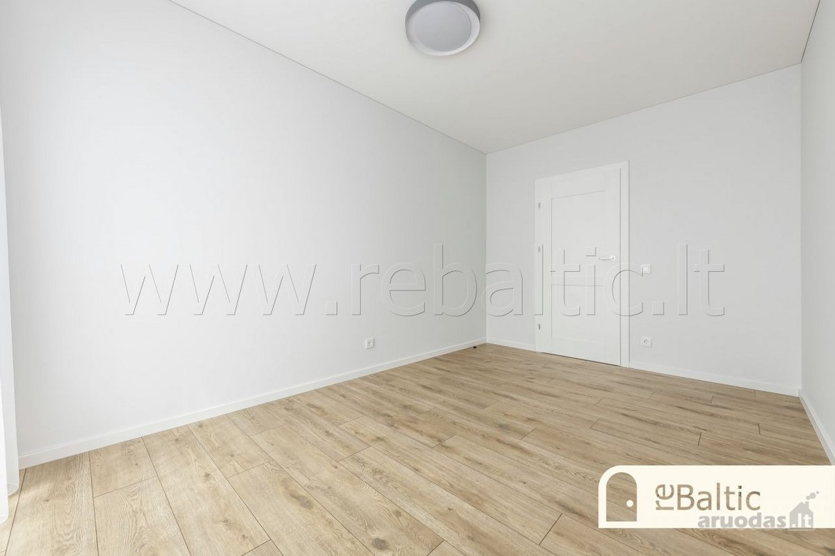 Stilingi, trijų kambarių apartamentai &bdquo - nuotraukos Nr. 15