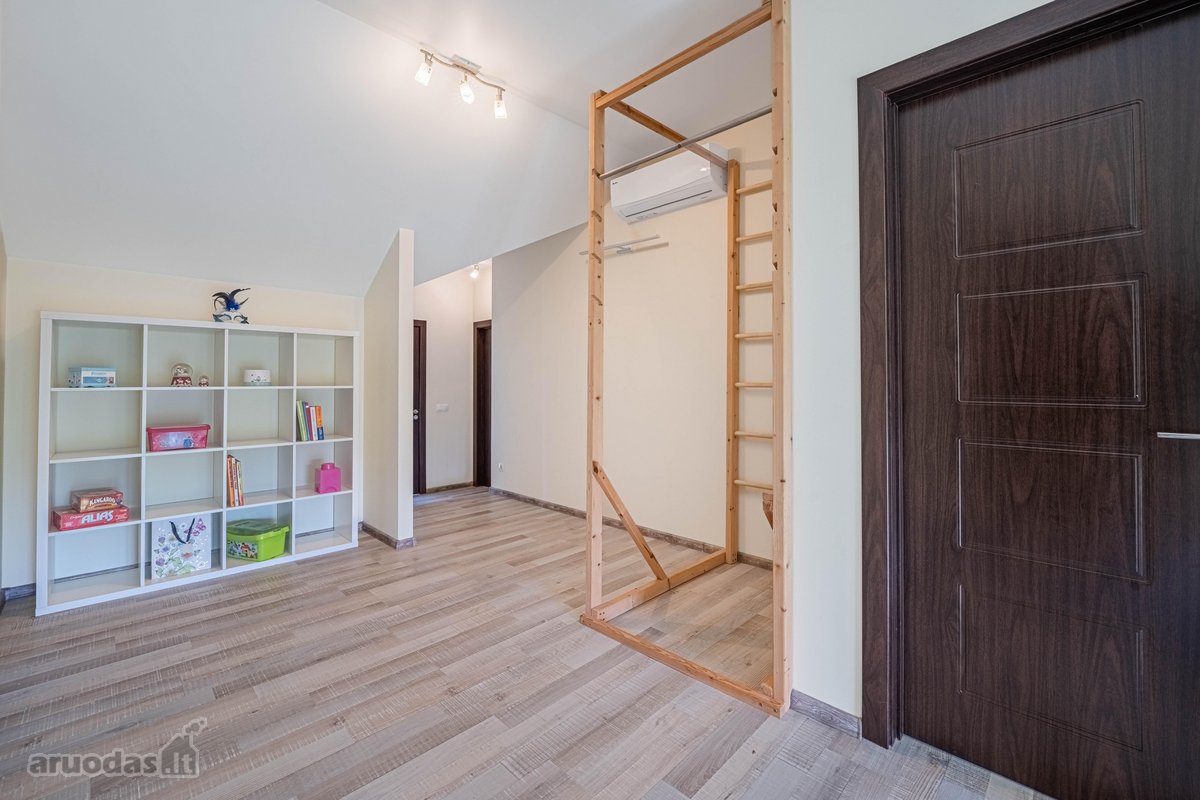 Erdvus 8 Kambarių Namas Slengiuose – 198,30 - nuotraukos Nr. 24
