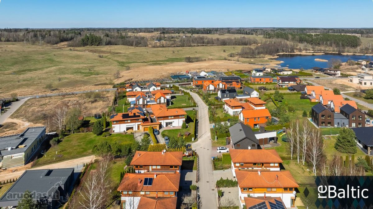 Parduodamas puikiai įrengtas 4 kambarių namas - nuotraukos Nr. 46