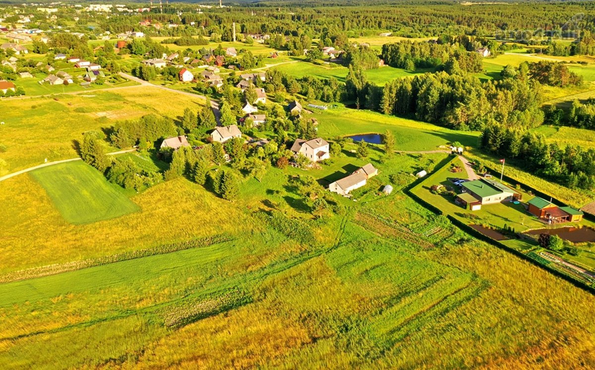 Molėtų priemiestyje parduodamas erdvus dviejų - nuotraukos Nr. 10
