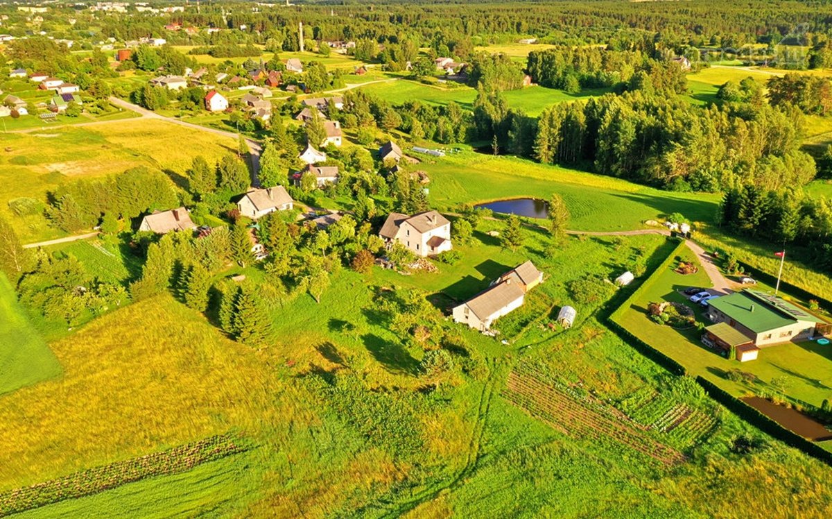 Molėtų priemiestyje parduodamas erdvus dviejų - nuotraukos Nr. 11