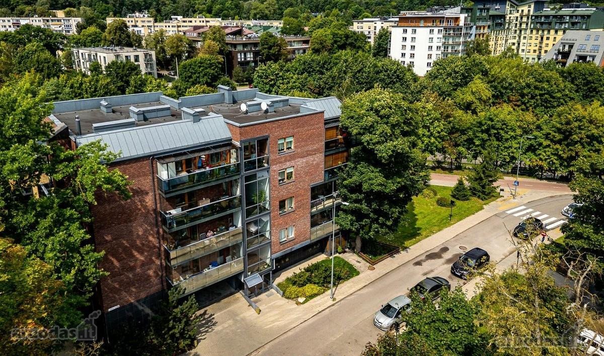 Parduodamos dvi greta esančios parkavimo - nuotraukos Nr. 2