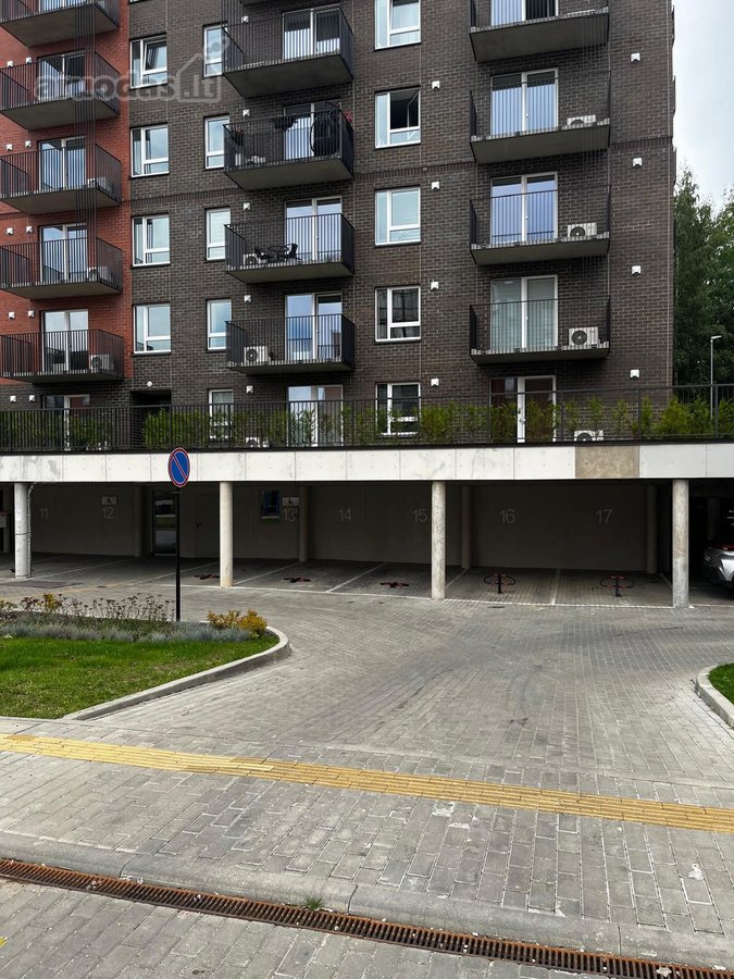 14 Automobilio stovejimo vieta po stogeliu - nuotraukos Nr. 2