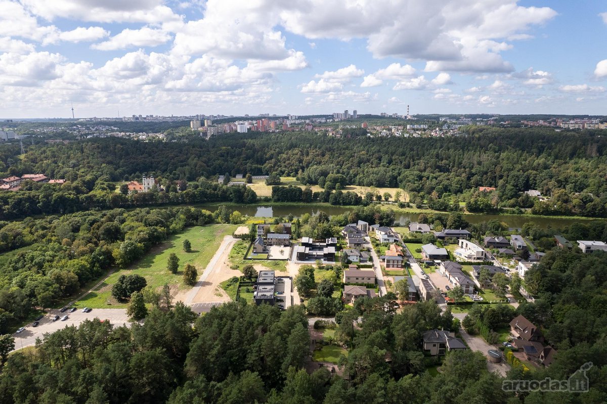 Upės Tėkmės Ramybė, Žaliuojantys Medžiai Ir - nuotraukos Nr. 30