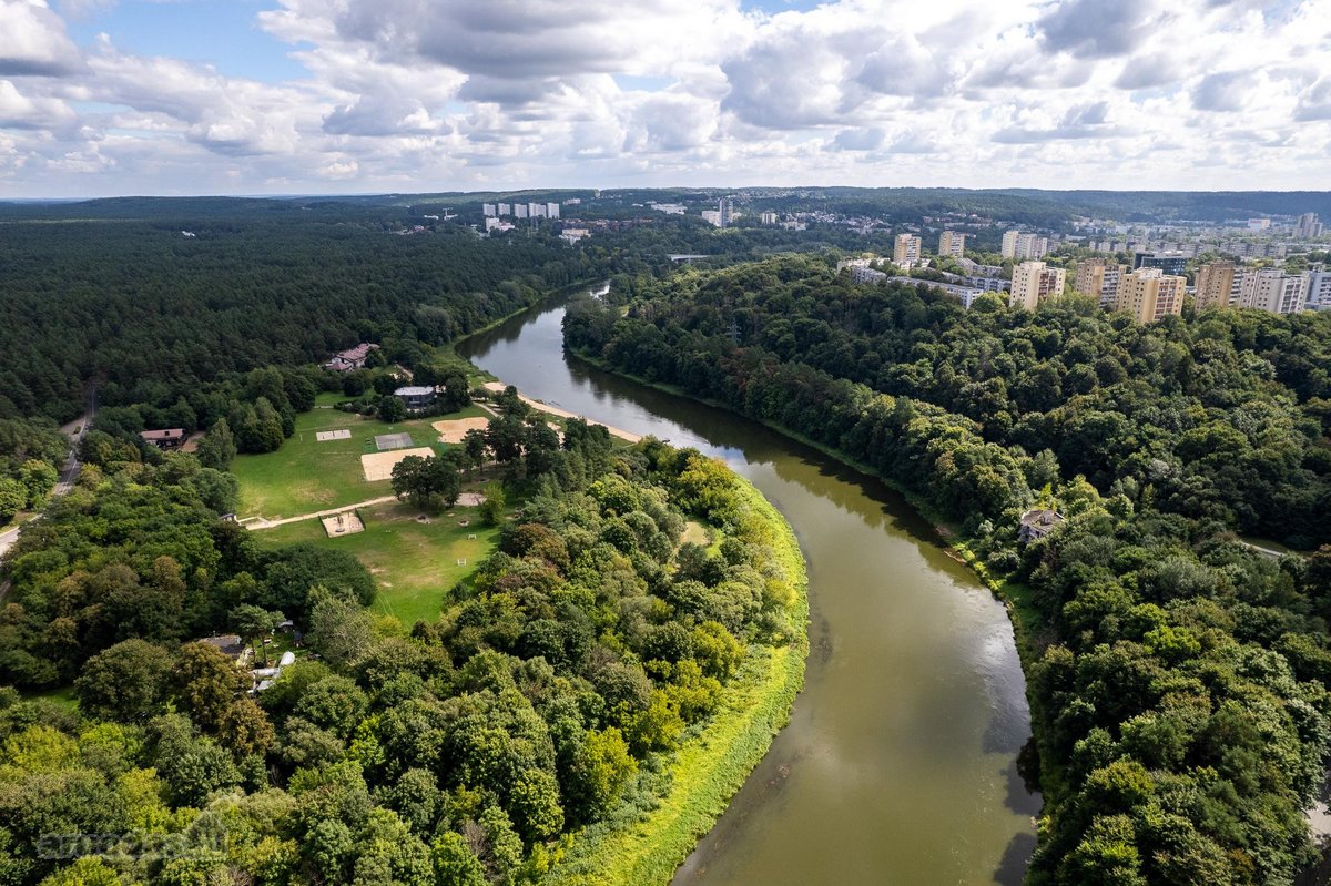 Upės Tėkmės Ramybė, Žaliuojantys Medžiai Ir - nuotraukos Nr. 32