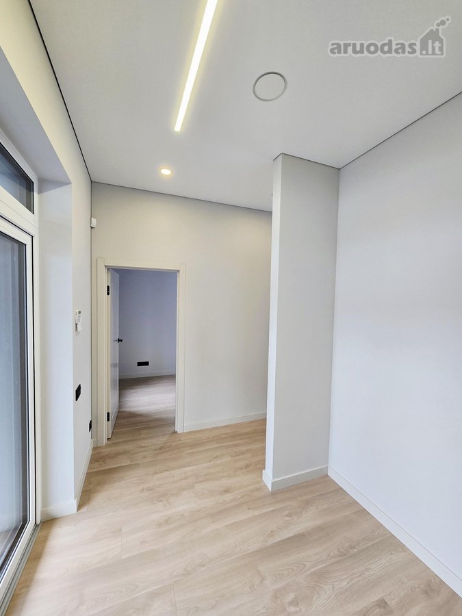 Liko paskutinis pilnos apdailos namas (kairė - nuotraukos Nr. 10