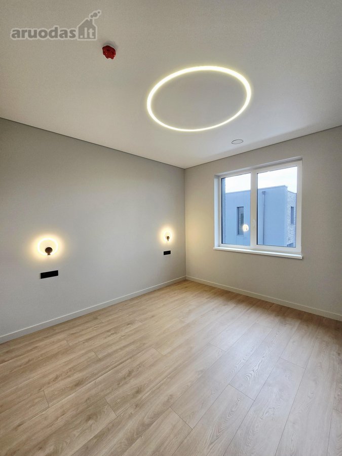 Liko paskutinis pilnos apdailos namas (kairė - nuotraukos Nr. 17