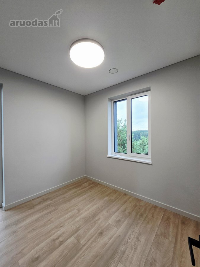 Liko paskutinis pilnos apdailos namas (kairė - nuotraukos Nr. 22