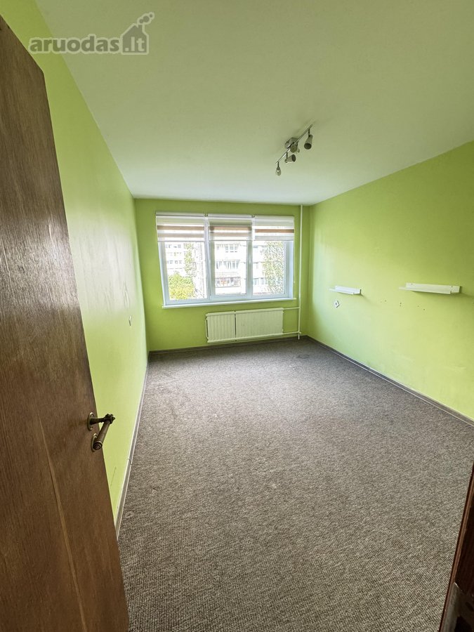 Parduodamas erdvus, šviesus 3 kambarių butas - nuotraukos Nr. 23