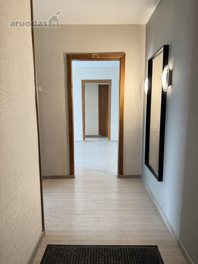 Parduodamas erdvus, šviesus 3 kambarių butas - nuotraukos Nr. 2