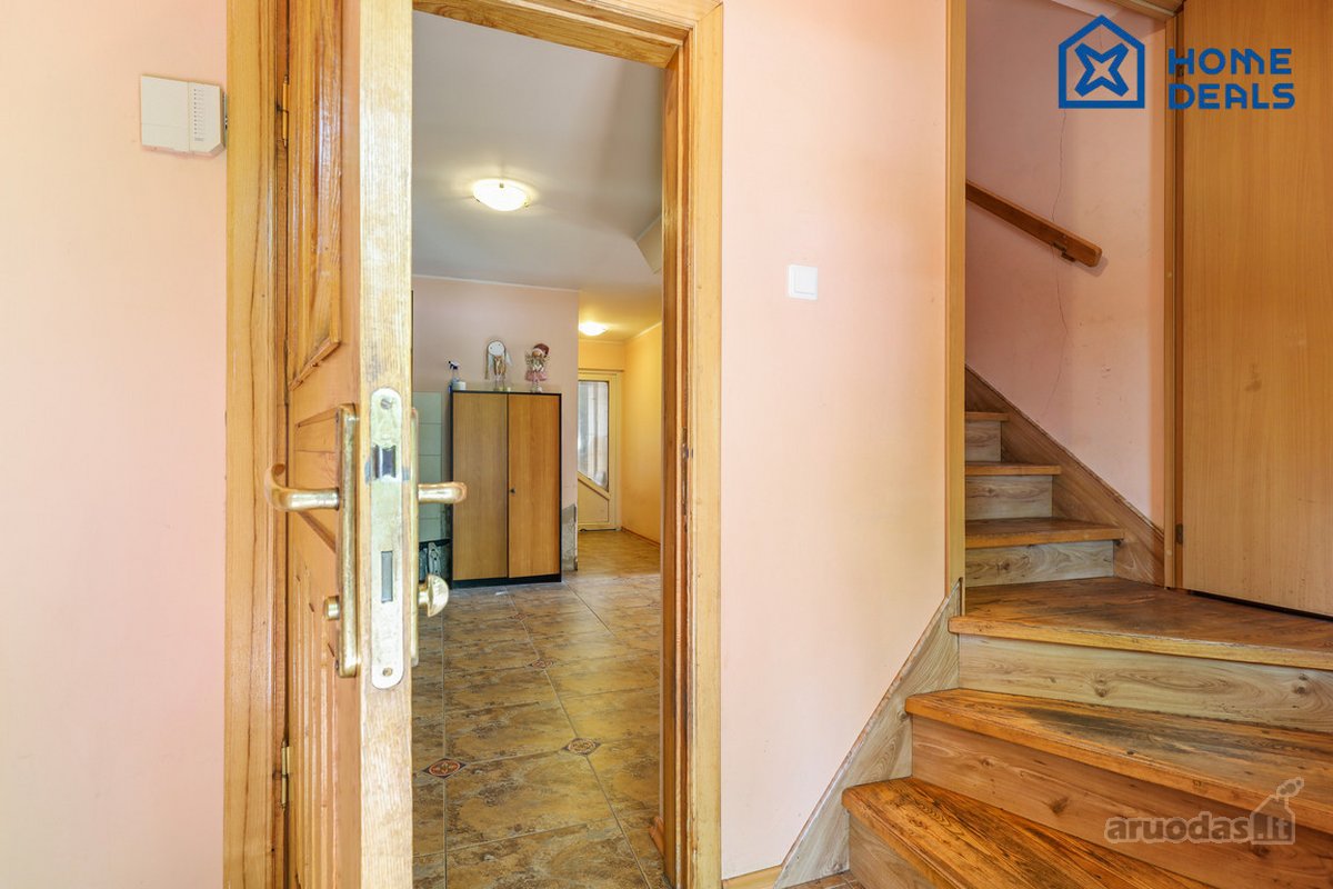 Didelis, trijų aukštų namas apsuptas pušynų - nuotraukos Nr. 14