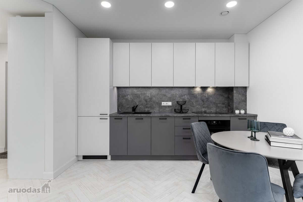 Parduodamas pilnai įrengtas 2 kambarių butas - nuotraukos Nr. 9
