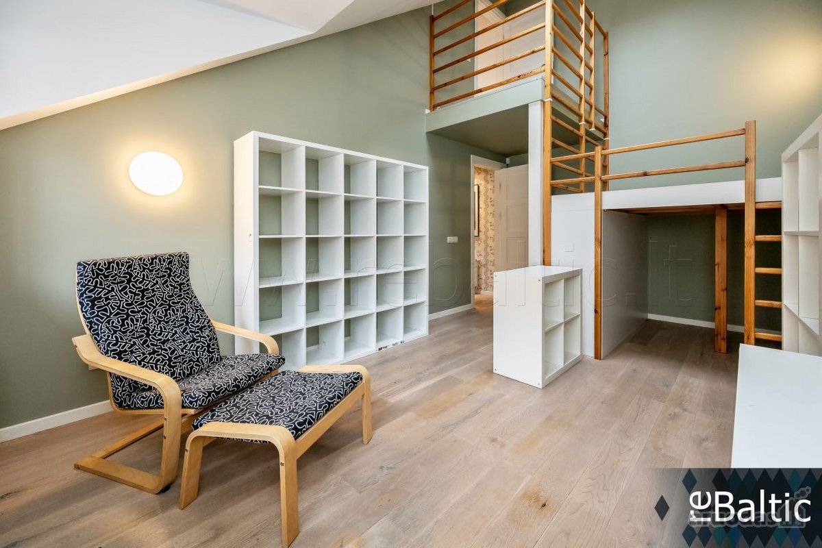 Erdvus keturių kambarių butas su balkonu ir - nuotraukos Nr. 16
