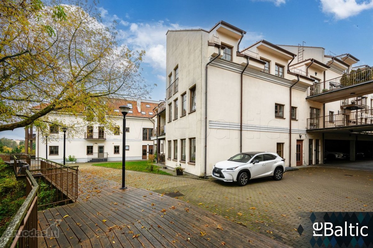 Erdvus keturių kambarių butas su balkonu ir - nuotraukos Nr. 27