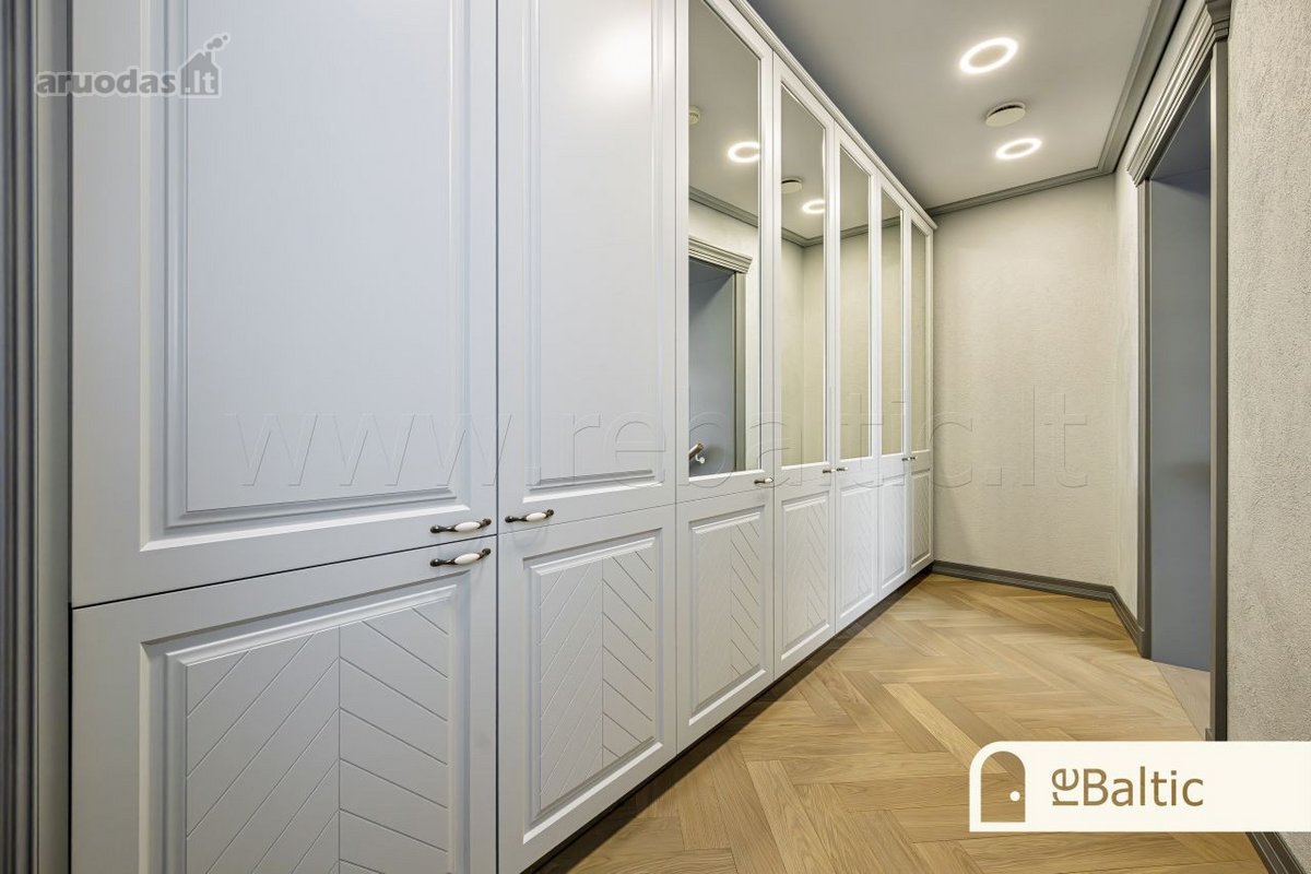 Modernus trijų kambarių butas renovuotame - nuotraukos Nr. 26